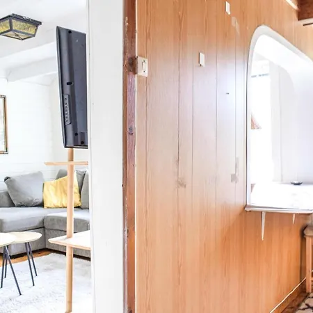 2 Bedroom Front In Vallavik