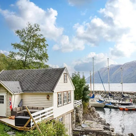 Gorgeous In Vallavik With House Sea View Holiday home Kaland