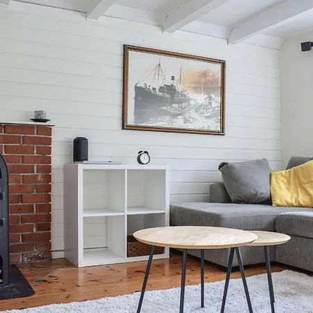 2 Bedroom Front In Vallavik Kaland