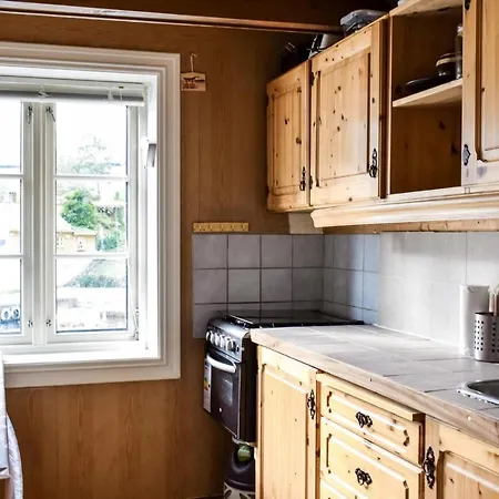 Holiday home Gorgeous In Vallavik With House Sea View Kaland