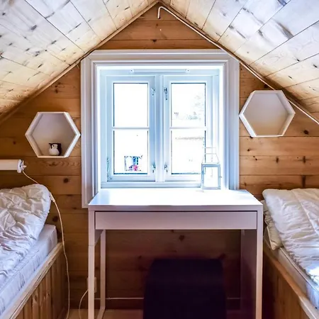Vakantiehuis Gorgeous In Vallavik With House Sea View Kaland