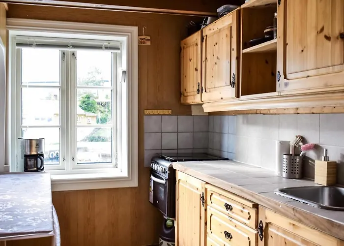 Vakantiehuis 2 Bedroom Cozy In Vallavik Kaland